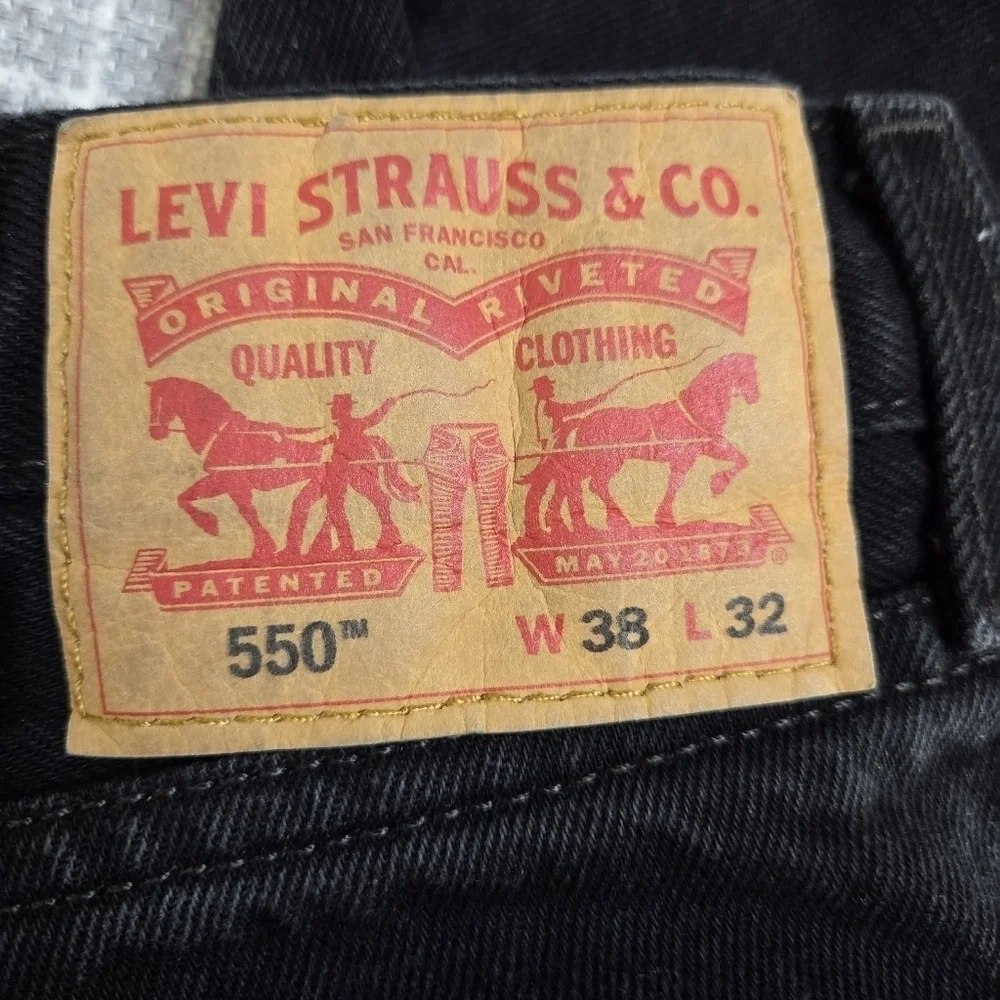 Levi's 550 Jeans Relaxed Fit Black Straight/Tapered Men's 38X32 (actual 37X31)